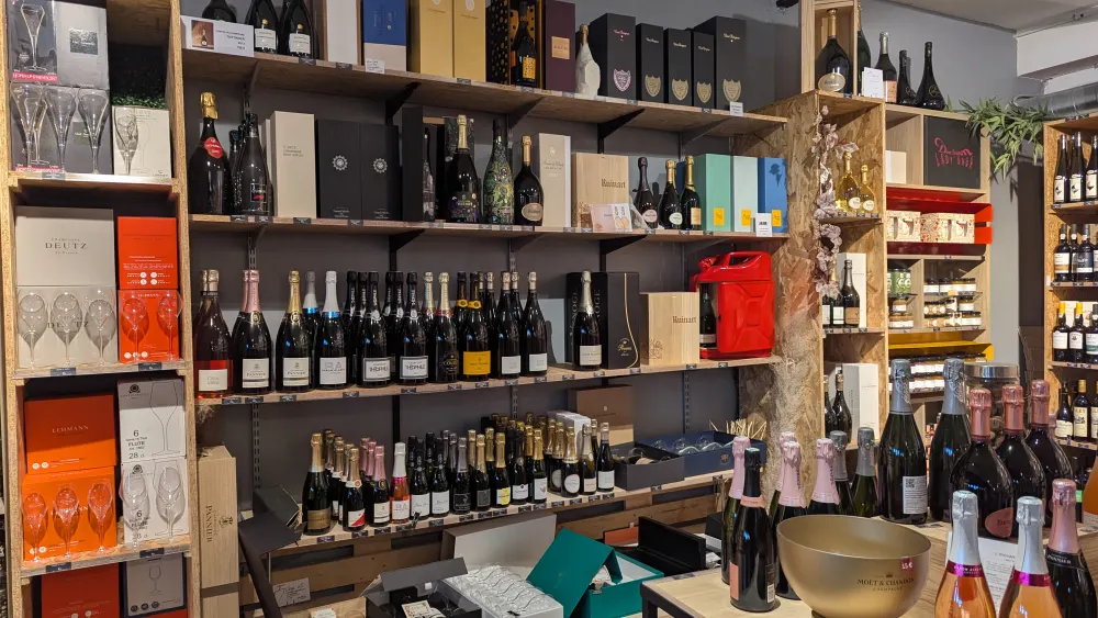 Le rayon des champagnes du Chai N°5